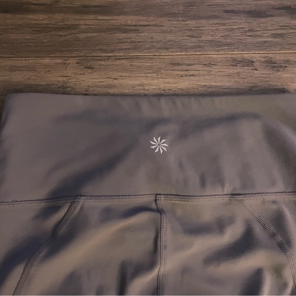 Athlete Gray to White Leggings Capri Length Size Small - Picture 5 of 11